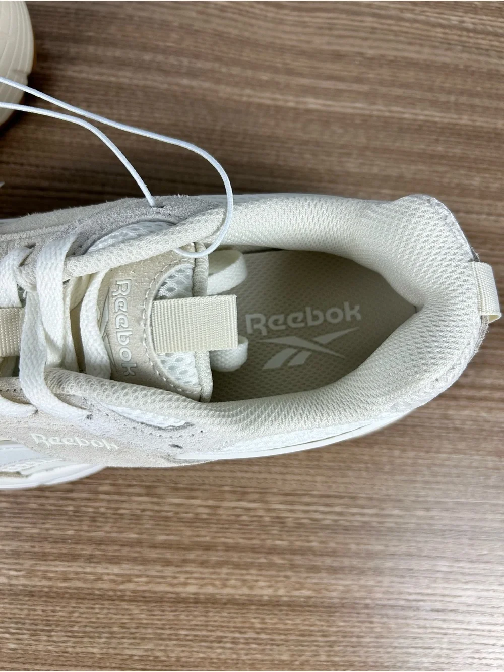 Reebok Women's tan natural Lace-Up chaos Sneakers size 9 - Picture 8 of 9